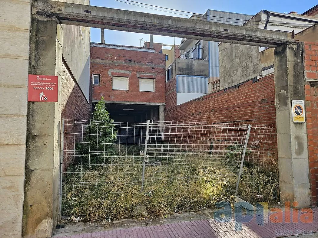 PARCEL-LA EDIFICABLE I GRAN MAGATZEN A LA ZONA DE L'AVINGUDA CATALUNYA
