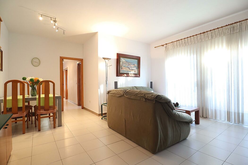 Apartment with 4 bedrooms located in the centre of Palamós