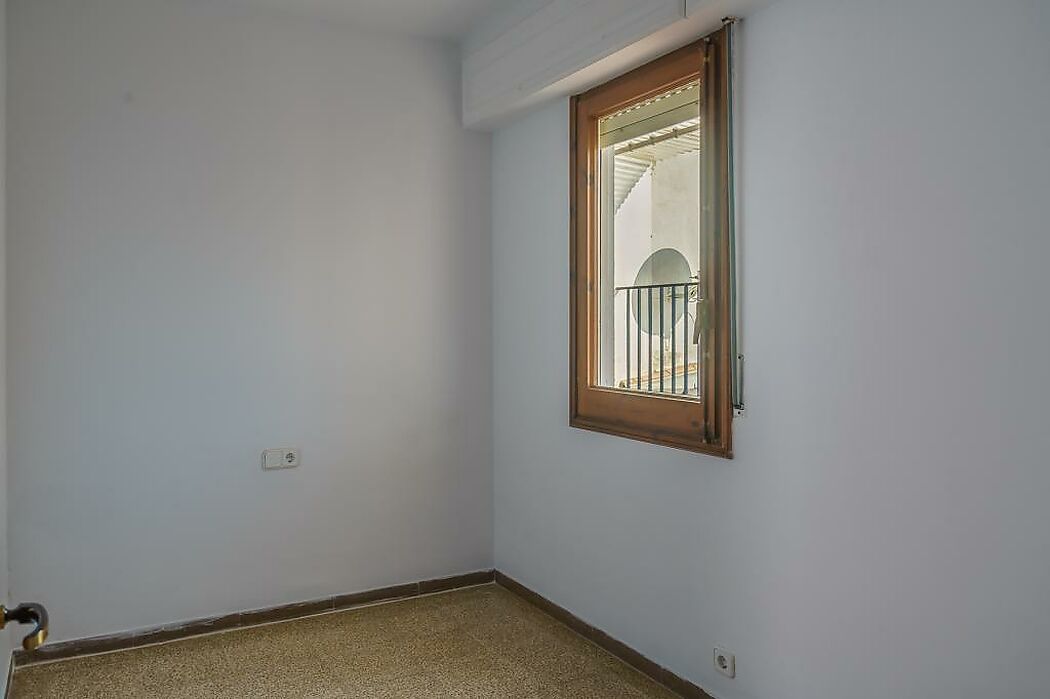 Pis gran i lluminós de 4 habitacions amb terrassa a Palafrugell.